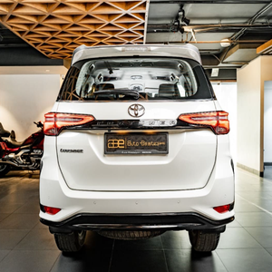 À la recherche d'un SUV de haute qualité, le Toyotaa Fortuner offre un espace de puissance et un grand potentiel de revente - Product Image 3