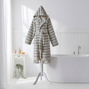 Albornoz Turco Pompom, Color Gris Lokum, con Capucha, 100% Algodón - Product Image 3