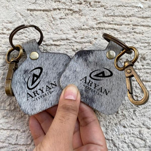 Vente en gros d'accessoires porte-clés porte-clés en cuir rétro de luxe véritable porte-clés en cuir avec logo de marque personnalisé - Product Image 1