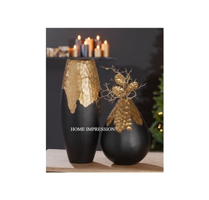 Vases à fleurs modernes en aluminium faits à la main Décoration intérieure écologique Couleur et taille personnalisables - Product Image 1