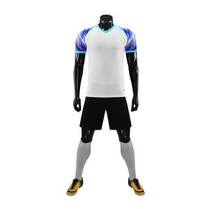 Diseño personalizado y logotipo de alta calidad uniformes de fútbol equipo de secado rápido 100% poliéster fútbol conjunto completo hombres y mujeres uniforme de fútbol - Product Image 4