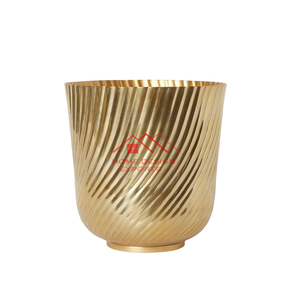 Maceta de metal de diseño curvo con acabado dorado de último diseño a precio mayorista, maceta para decoración interior y exterior de hotel en casa - Product Image 2