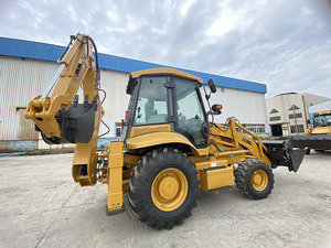 Chargeuse-pelleteuse diesel 4x4 neuve et d'occasion avec godet de chargement frontal, système hydraulique d'excavation arrière et cabine d'opérateur fermée - Product Image 1