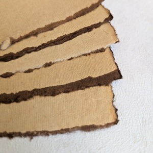 Papier d'aspect antique fait à la main avec bord décalé pour l'artisanat de journaux indésirables de style féerique - Product Image 2