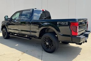 Ford F-250 Super Duty Lariat 4x4 2024 Usada, Volante a la Izquierda, Interior Oscuro, Turbo Diésel, Asientos de Cuero R15, 6 Asientos, en Venta - Product Image 4