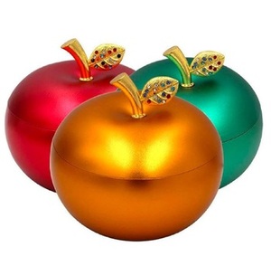 Cendrier au design forgé avec une finition polie miroir argentée de la plus haute qualité, parfait pour les bars et les accessoires de bureau - Product Image 5