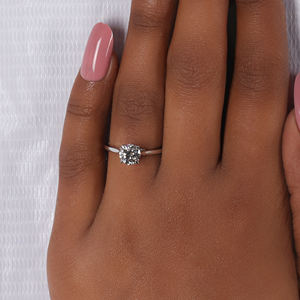 Anillo de Compromiso Solitario con Ajuste de Bisel Chapado en Oro Sólido de 18KT, Lujo, Estilo Clásico, Diamante Cultivado en Laboratorio, Certificado IGI, Cumpleaños - Product Image 1