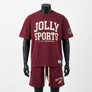 ชุดเซ็ตเสื้อยืดแขนสั้นผ้าคอตตอนเจอร์ซีย์ 200 GSM สีแดงเลือดหมู พร้อมกางเกงขาสั้นผ้าเนื้อนุ่มระบายอากาศดี พิมพ์ลายสกรีนโลโก้ตามสั่ง ชุดออกกำลังกายสำหรับผู้ชาย - Product Image 3