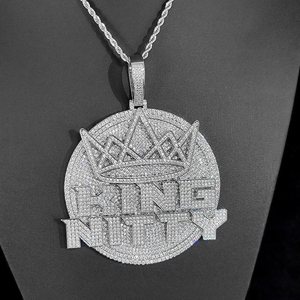 Couronne personnalisée glacée KING NITTY pendentif finition or blanc CZ Zircon pierres Hip Hop Style accessoire pour hommes femmes excellente idée cadeau - Product Image 1