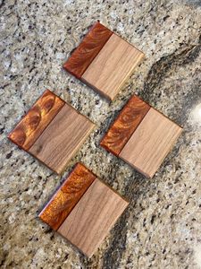 Sous-verre carré en bois avec logo personnalisé, lot de 4 sous-verres en bois et résine époxy pour boissons, tapis et serviettes au meilleur prix - Product Image 3