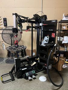 เครื่องเปลี่ยนยางรถยนต์มืออาชีพ HunterrElite พร้อมแรงดัน 220V และ 6-10 บาร์ สำหรับรถบรรทุก/รถยนต์/มอเตอร์ไซค์/รถเอทีวี/รถเอสยูวี - Product Image 2