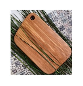 Tabla de cortar de madera resistente y resistente con Esquinas reforzadas y una superficie a prueba de arañazos para uso a largo plazo - Product Image 5