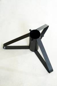 FestivaBase Metal Christmas Tree Stand Elegante y Robusto Holiday Decor Essential - Product Image 3