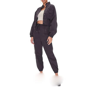 Ensemble survêtement coupe-vent unisexe 2025 personnalisé avec logo, respirant, antibactérien, 100 % nylon, veste et pantalon de jogging unis pour l'hiver - Product Image 1