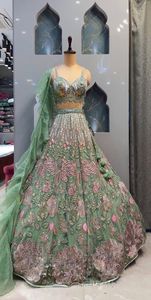 Élégant lourd Chinon soie Lehenga Choli à la mode indien pakistanais broderie paillettes travailler avec Cancan et toile Patta - Product Image 2