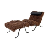 Fauteuil lounge design mid-century haut de gamme fait main et capitonné, Arne Norell Ari, avec ottoman en peau de mouton de Mongolie couleur chocolat