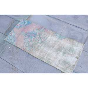 Petit tapis vintage 1,5x3,3 pi (45x100 cm), tapis turc en laine à motifs floraux roses - Product Image 2