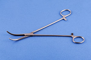 คีมผ่าตัด HEISS คุณภาพดีที่สุด แบบโค้ง อุปกรณ์ผ่าตัด OEM ผลิตตามสั่ง ขายดีที่สุด ผลิตในปากีสถาน - Product Image 3