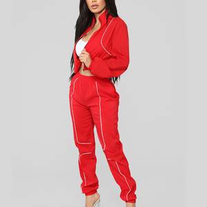 Conjunto de chándal informal de 2 piezas de algodón y poliéster con capucha de talla grande para mujer, traje de jogging ecológico transpirable - Product Image 1