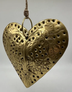 Décoration de Noël en forme de cœur suspendu en métal doré Décoration de Noël finie à la main Look simple et chic disponible au meilleur prix - Product Image 2