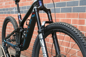 Vélo de montagne Trek Slash 9.9 XX1 Flightt Attendant Project 1, taille M/L, modèle 2022, prêt à être expédié, en stock - Product Image 2