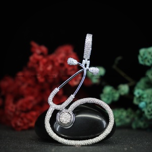 Colgante de Estetoscopio con Moissanita de Corte Brillante Redondo para Mujer, Plata de Ley 925, Joyería Personalizada de Phoenix Enterprise - Product Image 6