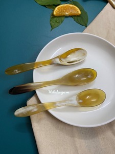 Cuchara de cuerno hecha a mano rústica duradera elegante y única por Crescent Crafts - Product Image 4