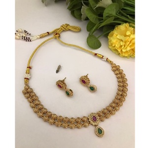 Attrayant de haute qualité plaqué or Polki collier ensemble boucles d'oreilles pour les femmes bijoux de créateur pour les vêtements de mariage - Product Image 1