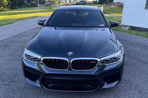 BMW M5 2020 Usado en Excelentes Condiciones, Motor V8 Twin-Turbo de 600 hp, Color Gris Metálico Singapur, Tracción en las Cuatro Ruedas - Product Image 1