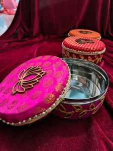 Caja de dulces indios de 250, 500 gramos, regalo de Mithai Laddoo para bodas Holi, favores de inauguración de la casa de Diwali, contenedor decorativo de acero a granel - Product Image 5