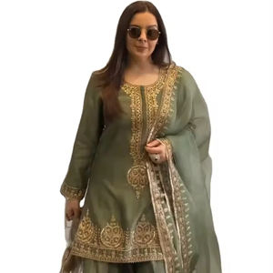 Robe traditionnelle pakistanaise en viscose de soie georgette brodée de créateur exclusif, tenue de fête pour femmes, mariages - Product Image 1