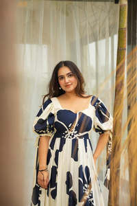 Elegante nuevo diseñador Heavy Rayon Women's Exquisite Four Side Print Work Detailing para Festival y Party Wear Rayon Kurtis Set - Product Image 2