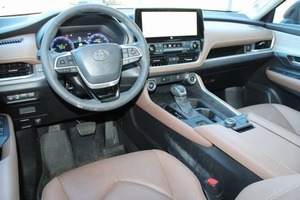 Toyota Grand Highlander Platinum 4dr SUV AWD 2024 Usado en Excelentes Condiciones - Product Image 2