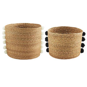 Panier de rangement en jonc de mer écologique Nhat Minh de haute qualité avec boules de coton décoratives pour chambre ou salon-Modèle MS34 - Product Image 1
