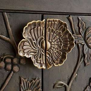 Mueble Modular para Sala de Estar de Madera Oscura con Diseños de Puertas Florales en Relieve, Estilo Rústico Moderno para Vinos y Licores, Disponible al por Mayor - Product Image 2