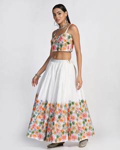 Lo último en ropa de fiesta Lehenga con hermoso estampado floral, ropa y accesorios musulmanes tradicionales - Product Image 2
