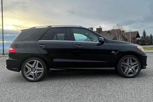 Mercedes-Benz ML63 AMG 2012 d'occasion, 550 ch, V8 biturbo, transmission intégrale, pack performance P30 AMG, non modifié - Product Image 3