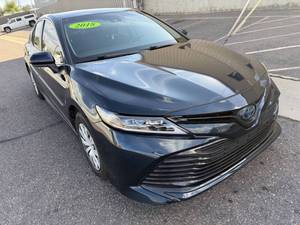 Vente à prix réduit Toyota Camry Berline 5 places Transmission automatique Volant à gauche Phares LED Sièges en cuir Pneus R17 Occasion - Product Image 5