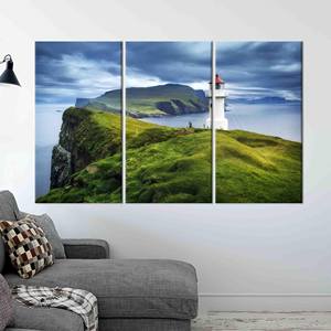 Obra de arte impresa en lienzo: Vista de las Islas Feroe con el faro de Mykines, 3P: Enmarcado tipo galería - Product Image 1