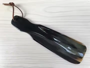 Chaussure en corne naturellement belle et durable par l'artisanat en croissant - Product Image 2