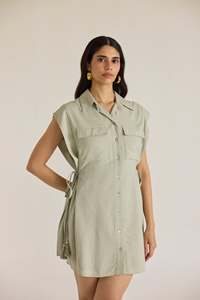 Mini robe chemise sophistiquée Silhouette d'inspiration caftan conçue élégance sans effort rideaux coupe décontractée magnifiquement robe - Product Image 2