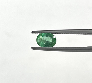Esmeralda Zambiana 100% Natural de Alta Calidad, 6x4-5x7mm, Forma Ovalada Calibrada, Color Verde Medio, Gema Suelta para Joyería - Product Image 3