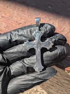 Colgante de Cruz Iced Out de Plata de Ley 925 con Moissanita Redonda y Micro Pavé, Amuleto Religioso Cristiano Unisex - Product Image 2
