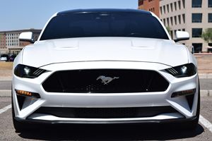 Ford Mustang GT Premium Coupé 2021 d'occasion en bon état, boîte manuelle 6 vitesses, moteur Coyote V8 - Product Image 1