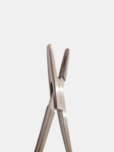 Fórceps de cirugía Dental Manual de la mejor calidad Juego de instrumentos de soporte de aguja de Cirugía Maxilofacial oral de acero inoxidable de alta calidad - Product Image 4