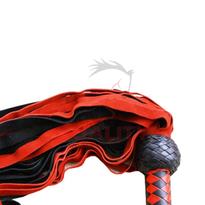 Fouet léger avec chutes courtes en faux cuir et poignée ergonomique conçu pour les échauffements taquineries et les impacts doux - Product Image 2