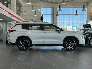 2022 Outlander IV ไมล์น้อย เครื่องยนต์สมบูรณ์ ระบบเกียร์อัตโนมัติ หลังคาซันรูฟแบบพาโนรามา ไฟหน้า LED - Product Image 2