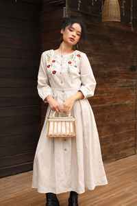 Robe en lin brodée à la main FIONA, robe boutonnée bohème, robe de cérémonie, vêtements en lin pour femmes - Product Image 2