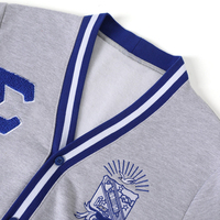 Cardigan universitaire personnalisé en gros avec lettres grecques, patch en chenille, broderie de blason, col en V, boutons, rayures, tricotage, style universitaire