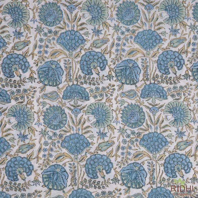 ลายดอกไม้สีฟ้าและเขียว